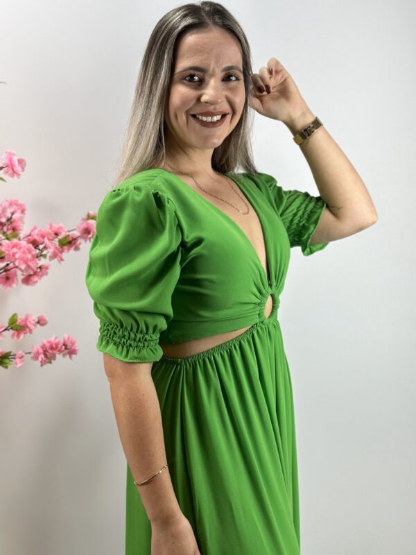 Vestido Longo Verde com Meia Manga, Bojo e Fenda Lateral