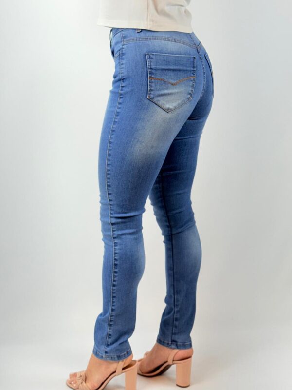 Calça Jeans Cigarrete com Elastano e Bolsos - Azul Jeans