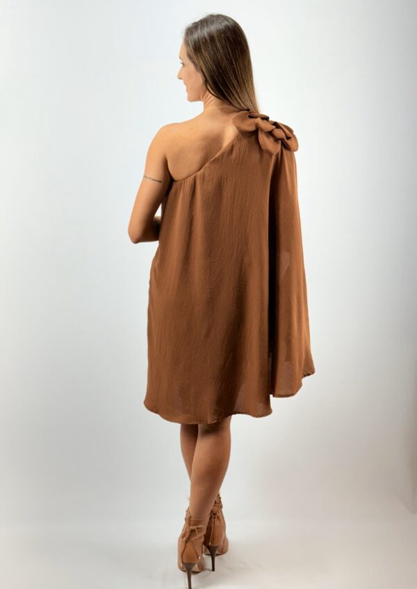 Vestido Macaquinho de Um Ombro - Imagem 4